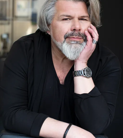 Frank Szabo - Topstylist, Calligraphy Black Star, Tapeextensionsexpert